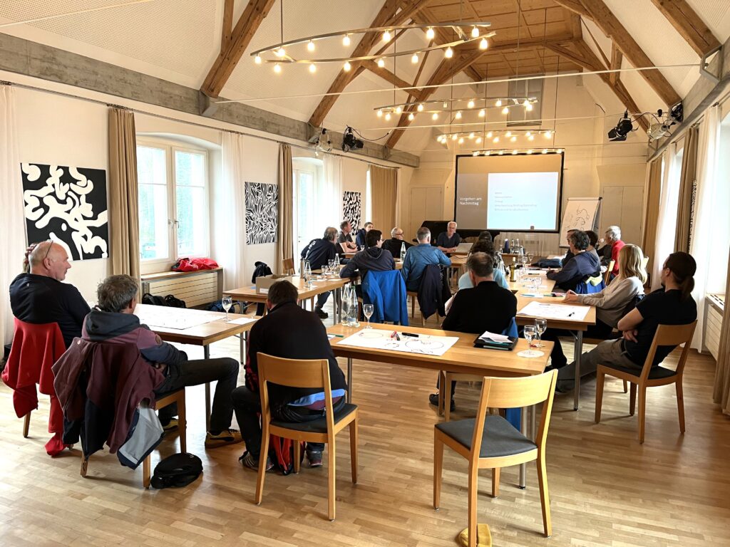 Instruktorenanlass VSSS 2025 - Theorie im Saal des Schlosses Wartegg